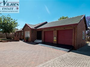 3 Bedroom House in Tulisa Park