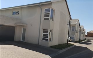 3 Bedroom Duplex in Die Heuwel