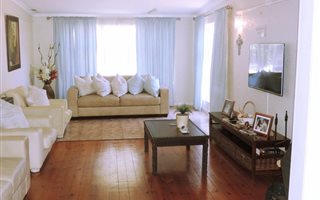 4 Bedroom House in Belmont Park