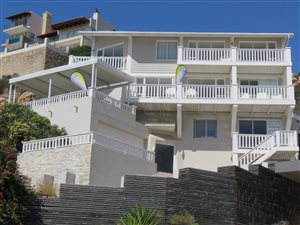 4 Bed House in Mossel Bay Central