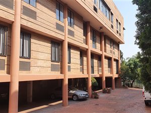 88 m² Commercial space in Bedford Gardens