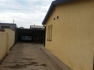 2 Bed House in Mabopane