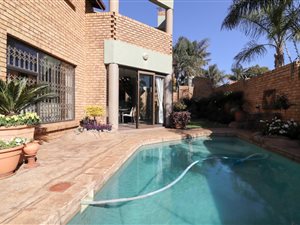 5 Bed Cluster in Meyersdal