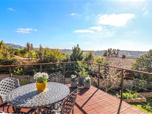 6 Bed House in Protea Valley
