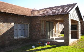 3 Bedroom House in Thatchfield