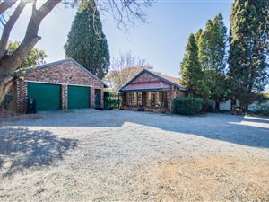 4 Bed House in Golf View