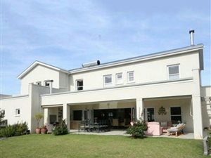 4 Bed House in Leisure Isle