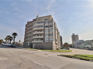 2 Bed Apartment in Humewood