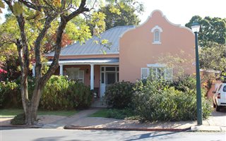 6 Bed, Bed and Breakfast in Stellenbosch Central
