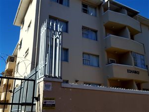 2 Bed Apartment in Wynberg