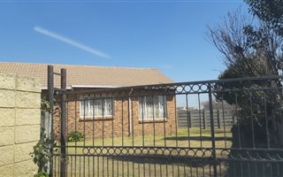 3 Bedroom House in Geluksdal