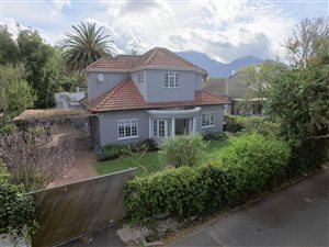 5 Bed House in Kenilworth