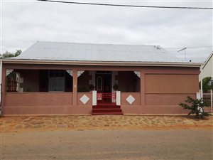 4 Bed House in De Rust