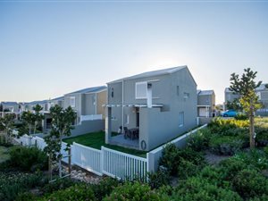 3 Bed Townhouse in Somerset Lakes