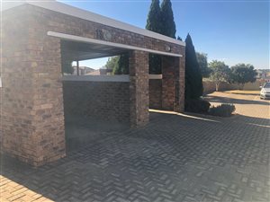 2 Bed Apartment in Heuwelsig Estate