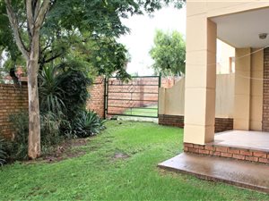 2 Bed Townhouse in Die Hoewes