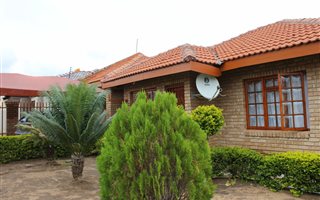 2 Bedroom House in African Jewel