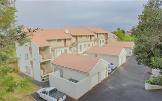 3 Bedroom Townhouse in Plattekloof
