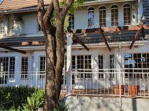 991 m² Office Space in The Gardens