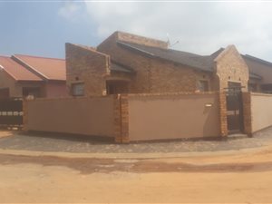 3 Bed House in Spruit View