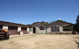 3 ha Farm with House in Rosashof