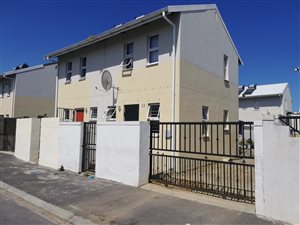 2 Bed House in Mitchells Plain Central