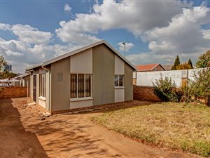 2 Bed House in Cosmo City