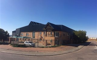 2110 m² Industrial space in Die Hoewes