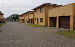 2 Bedroom Apartment in Veld En Vlei