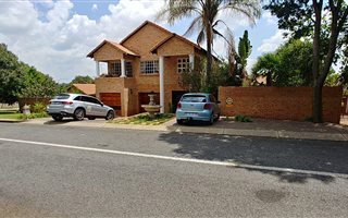 4 Bedroom House in Sterrewag
