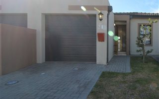 2 Bedroom House in Parklands North