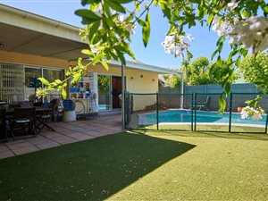3 Bed House in Harfield Village