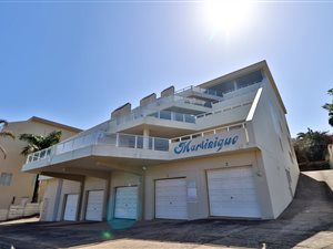 4 Bed Apartment in Uvongo