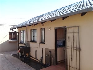 2 Bed House in Protea North
