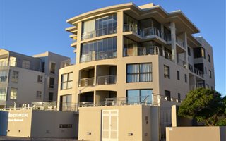 3 Bedroom Apartment in Tableview