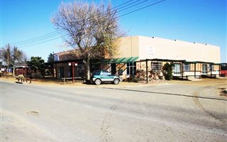 595 m² Retail Space in Deneysville