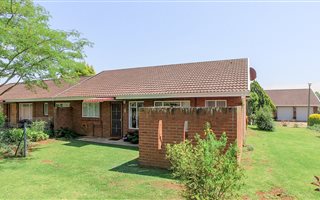 1 Bedroom Simplex in Amberglen