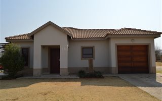 2 Bedroom Townhouse in Van Der Hoff Park