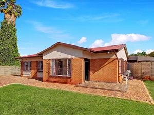 4 Bed House in Edelweiss