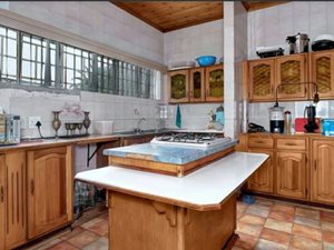 4 Bed House in Selection Park