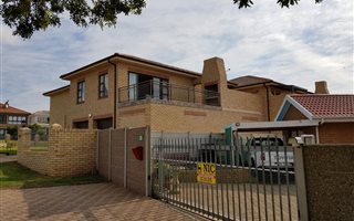 3 Bedroom House in Hartenbos Heuwels