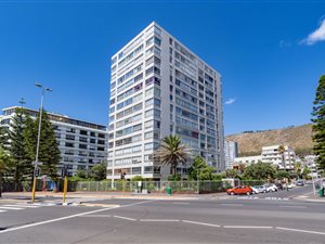 2 Bed Apartment in Sea Point