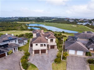 4 Bed House in Pezula Golf Estate