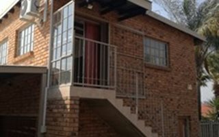 2 Bedroom Garden Cottage in Monument Park