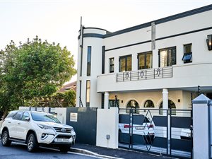 2 Bed Apartment in Vredehoek