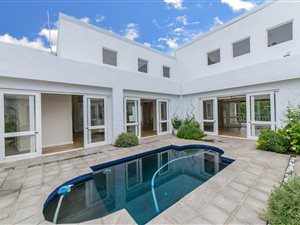 4 Bedroom House in Dainfern Golf Estate