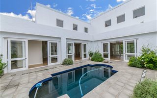 4 Bedroom House in Dainfern Golf Estate