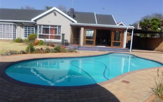 3 Bedroom House in Aston Manor