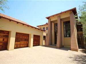 4 Bed House in Silver Lakes Golf Estate