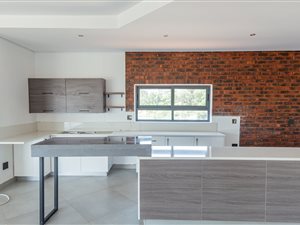 3 Bed Apartment in Rynfield